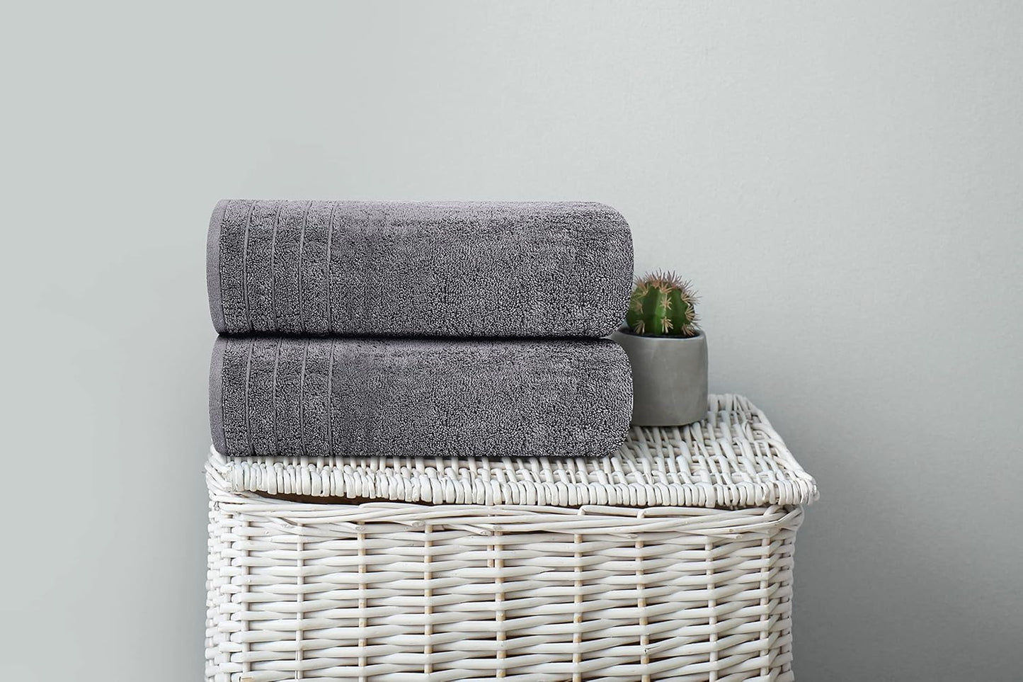 Gelbchu Pack of 4 Extra Large Bath Towels 30 x 60 Inches, 100% Cotton, Larger & Lighter Weight, Quicker to Dry, Super Soft and Absorbent, Perfect for Bathroom, Dark Grey